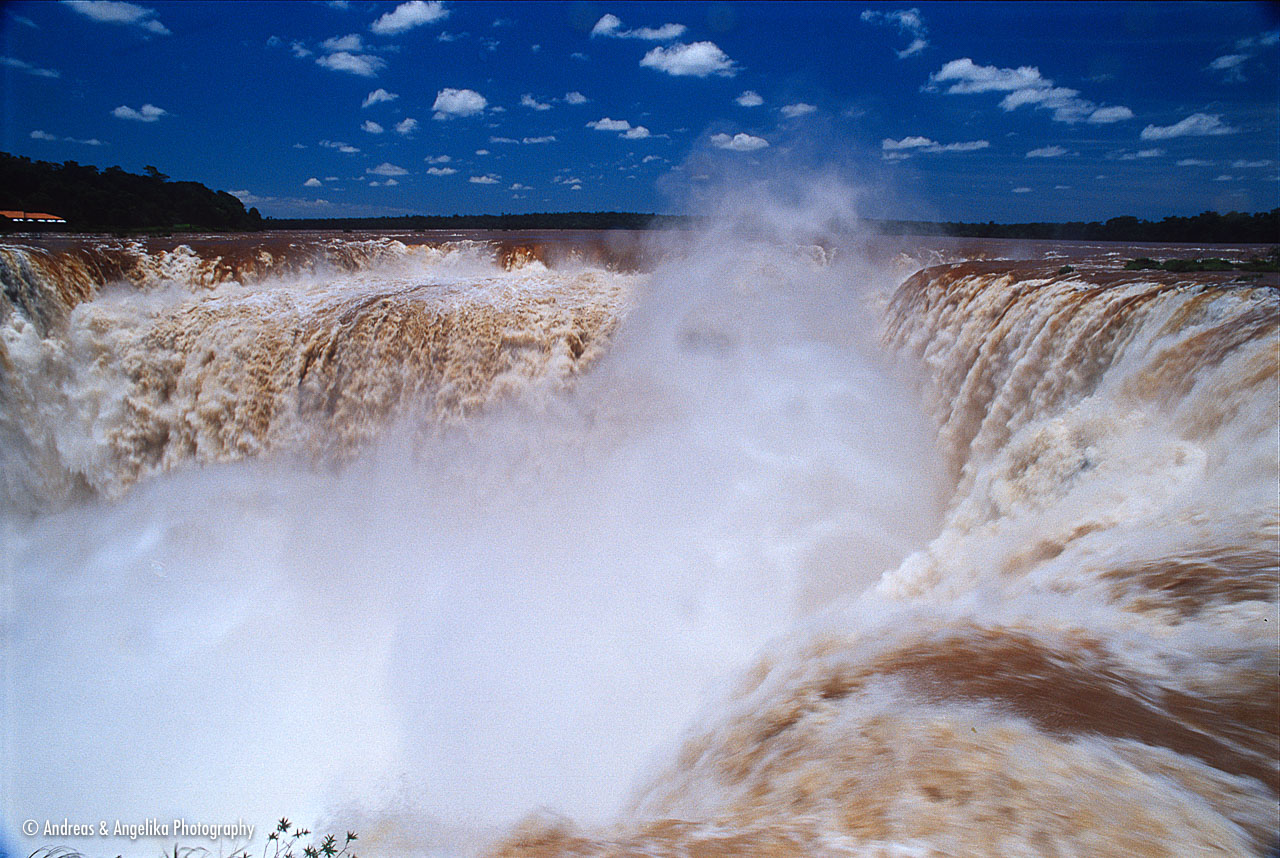 aka-Iguazu-2004-05-15_iguazu03.jpg