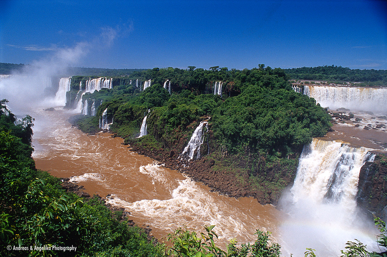 aka-Iguazu-2004-05-15_iguazu04.jpg