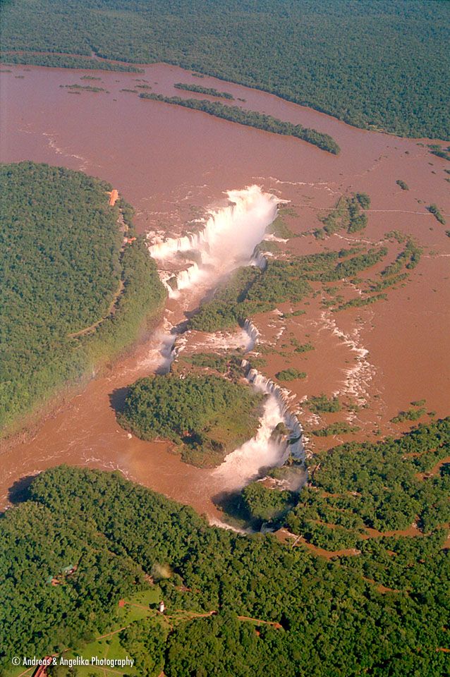 aka-Iguazu-2004-05-15_iguazu10.jpg