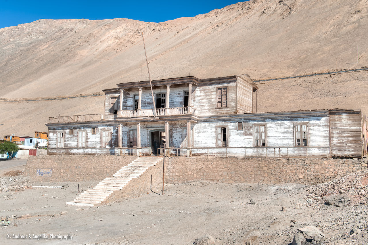aka-Atacama-2016-03-29__D3X5128_29_30.jpg